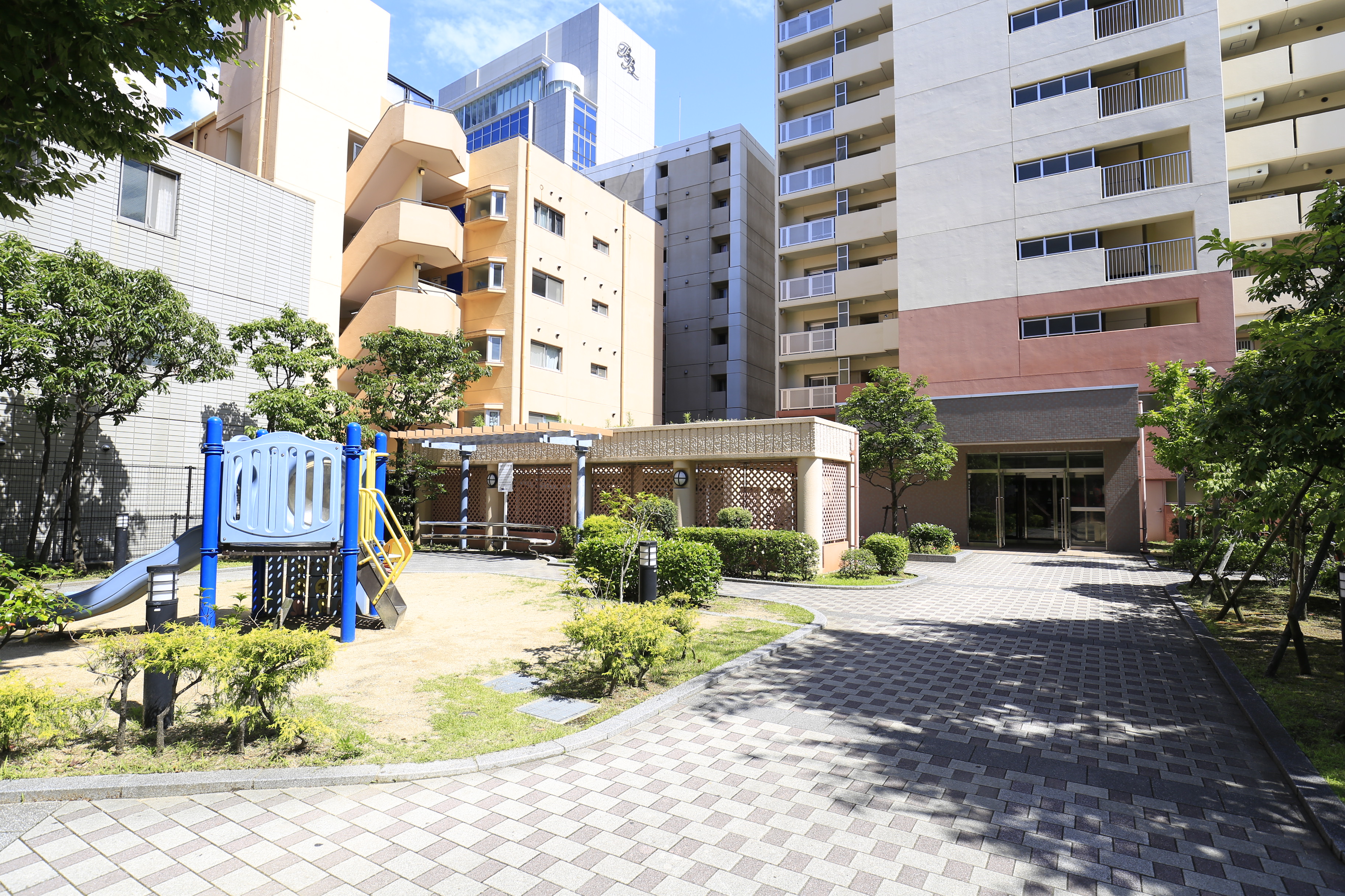 兵庫県神戸市灘区にあるUR賃貸住宅 ルゼフィール岩屋中町の周辺写真 2/10