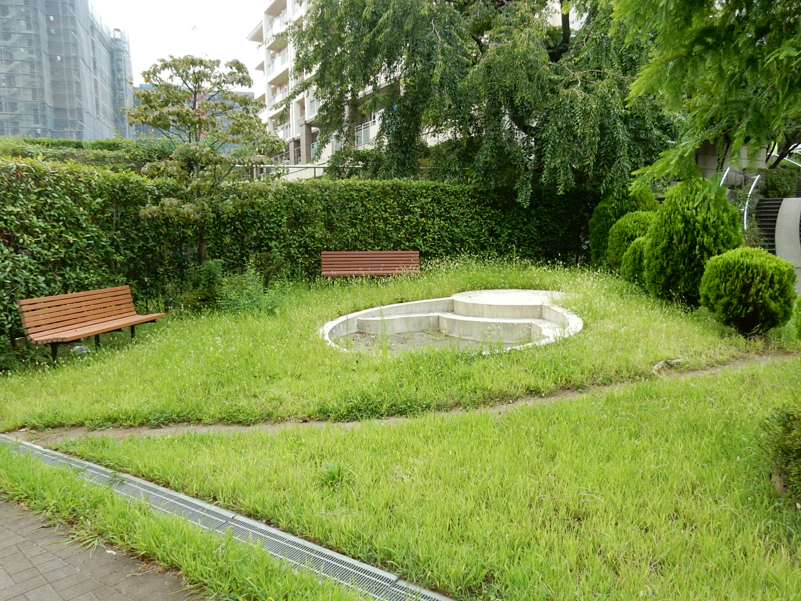 神奈川県横浜市緑区にあるUR賃貸住宅 十日市場ヒルタウン コンフォール十日市場七番街の周辺写真 4/13