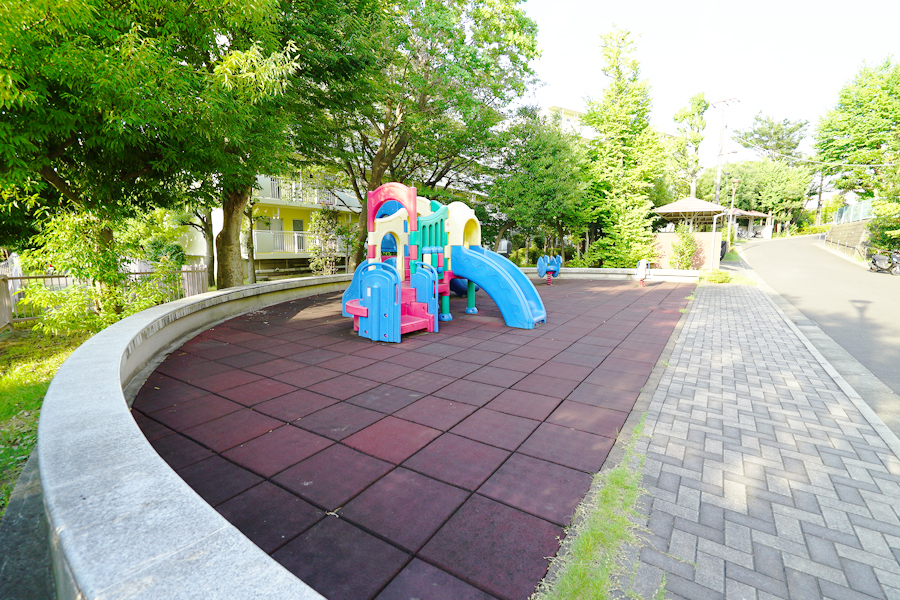 神奈川県横浜市南区にあるUR賃貸住宅 南永田第二の周辺写真 5/16