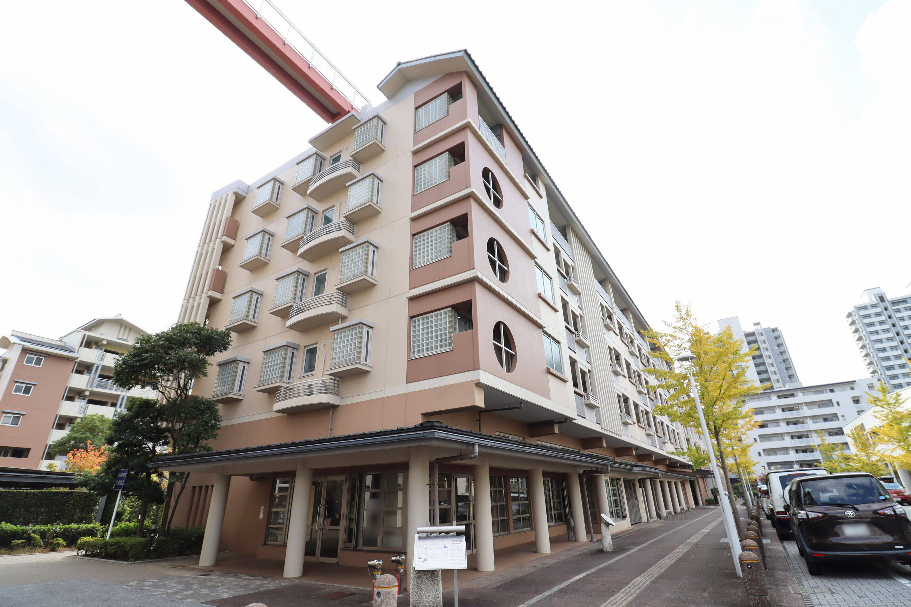 千葉県千葉市美浜区にあるUR賃貸住宅 幕張ベイタウンパティオス２０番街の周辺写真 2/12