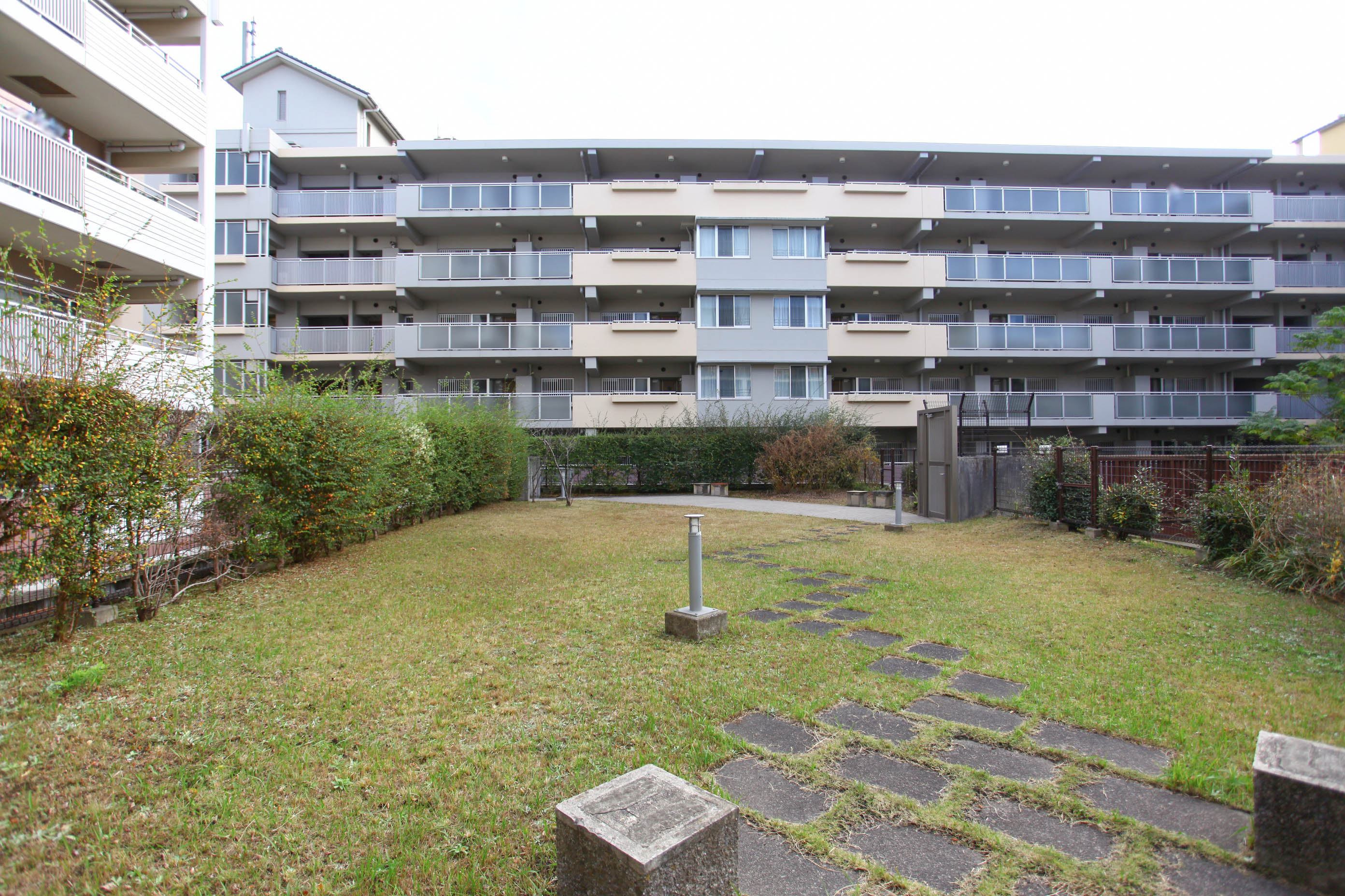 千葉県千葉市美浜区にあるUR賃貸住宅 幕張ベイタウンパティオス１５番街の周辺写真 3/11